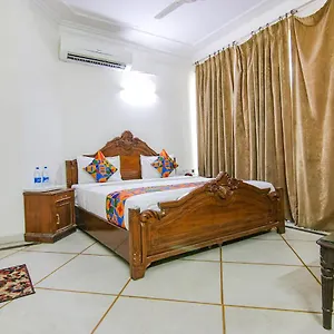 3* Hotel Fabhotel Singh