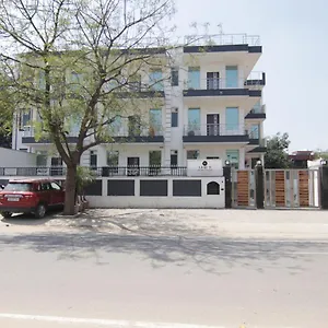 3* Hotel Leaf 9, Cyber Near Ambience Mall